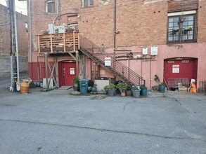 260 N Petaluma Blvd, Petaluma, CA à louer Photo de l’immeuble– Image 1 sur 11