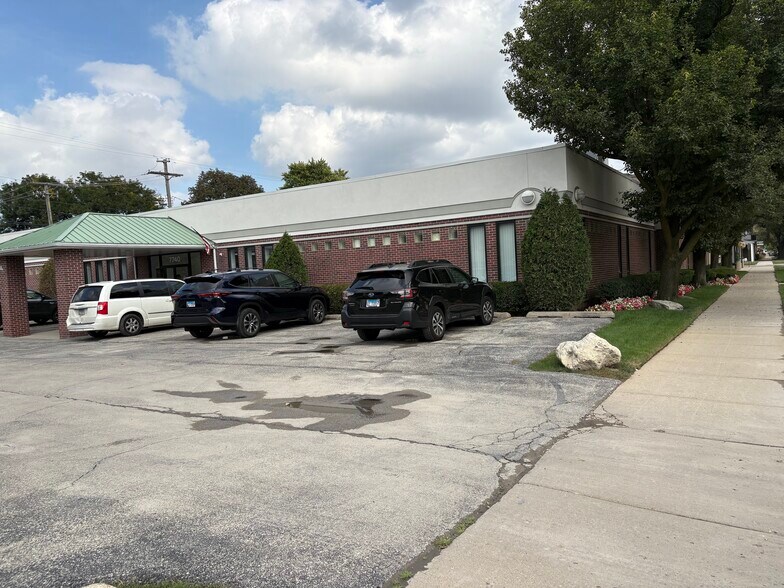 7734 W North Ave, Elmwood Park, IL à louer - Photo de l’immeuble – Image 2 sur 8