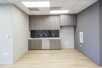 300 Spectrum Center Dr, Irvine, CA à louer Photo intérieure– Image 1 sur 8