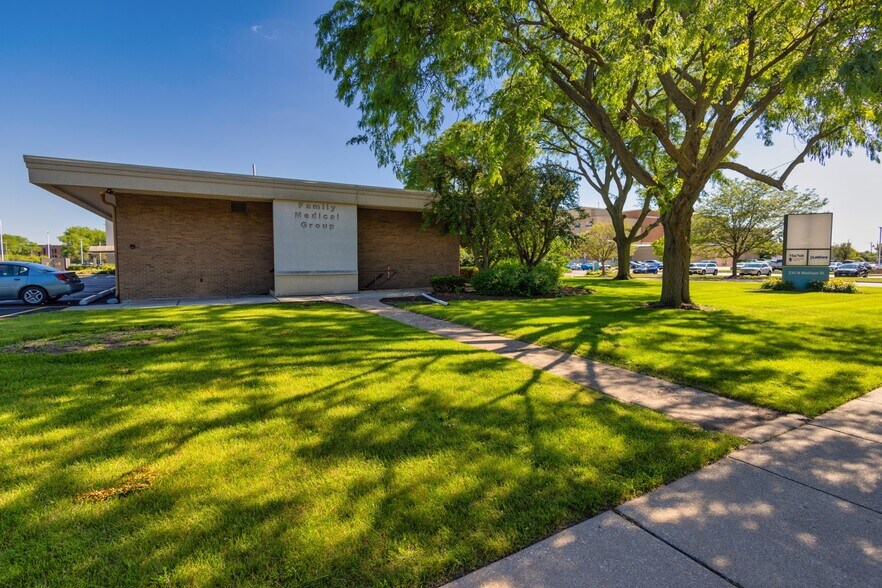330-1 Madison St, Joliet, IL à vendre - Photo principale – Image 1 sur 5