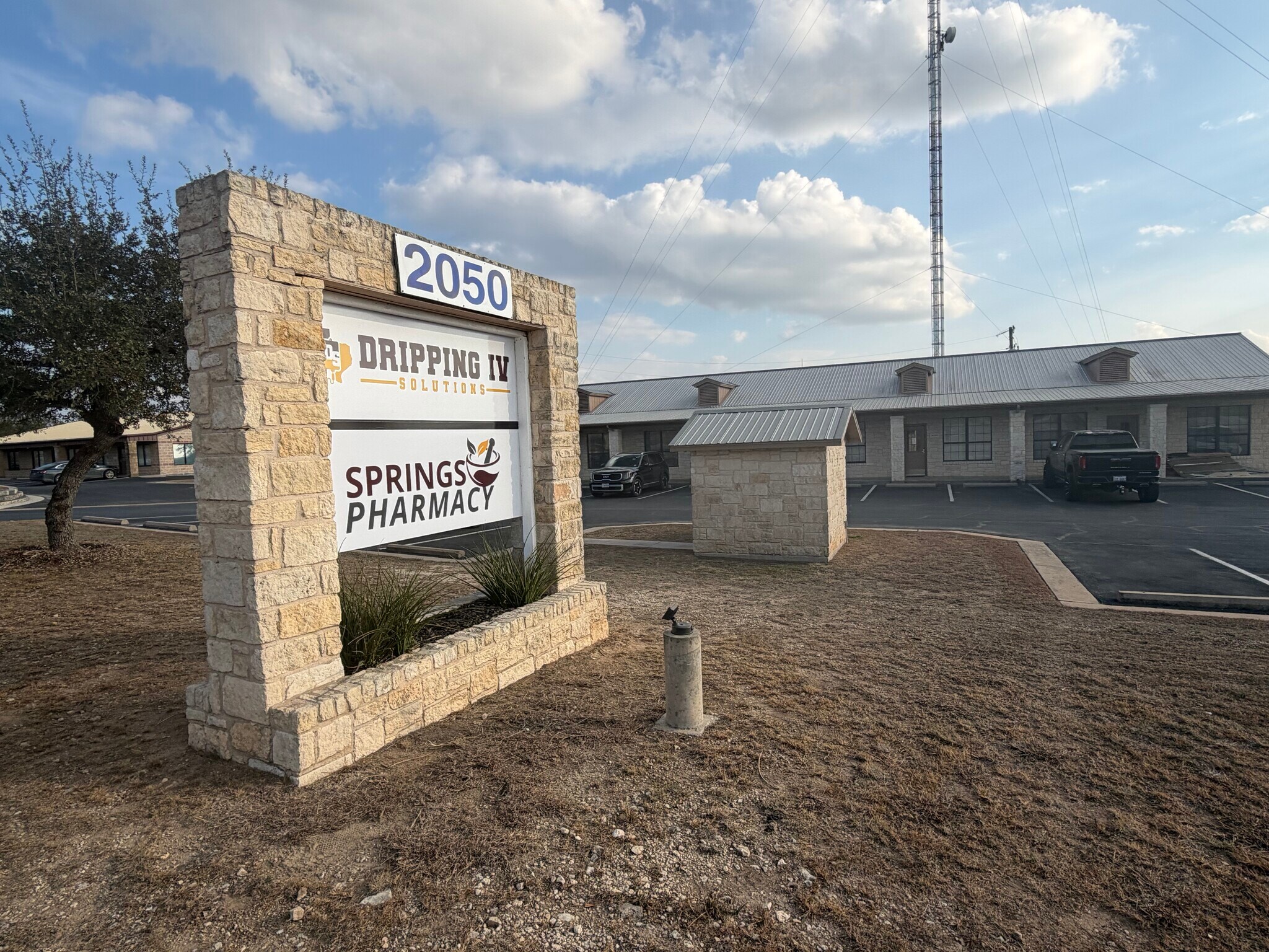 2050 US-290 Hwy, Dripping Springs, TX à louer Photo principale– Image 1 sur 9