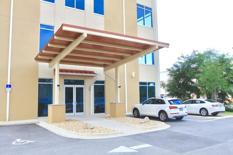 1046 Mar Walt Dr, Fort Walton Beach, FL à vendre - Photo de l’immeuble – Image 3 sur 4