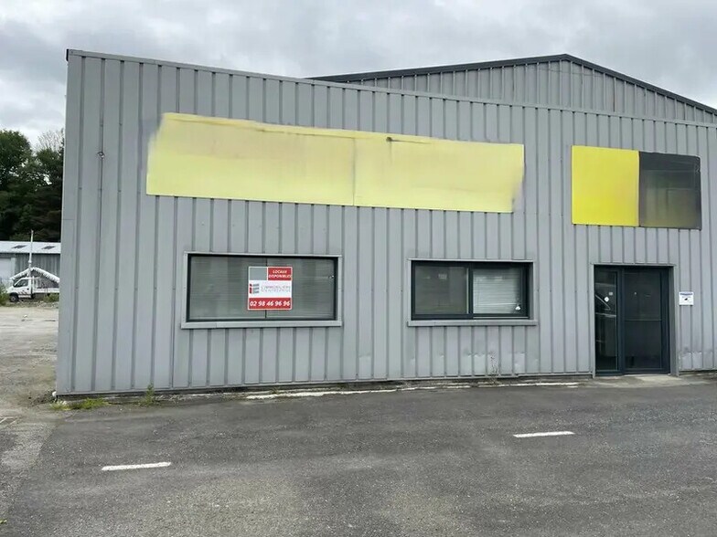 Local d'activités dans Landivisiau à vendre - Photo de l’immeuble – Image 1 sur 4
