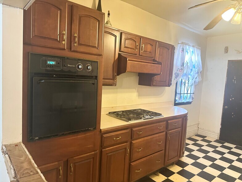 1677 Main St, Buffalo, NY à vendre - Photo de l’immeuble – Image 2 sur 17