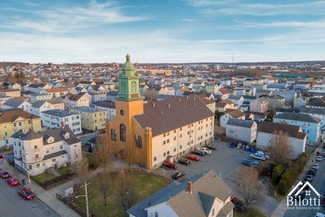 Plus de détails pour 859 Pine St, Fall River, MA - Logement à vendre