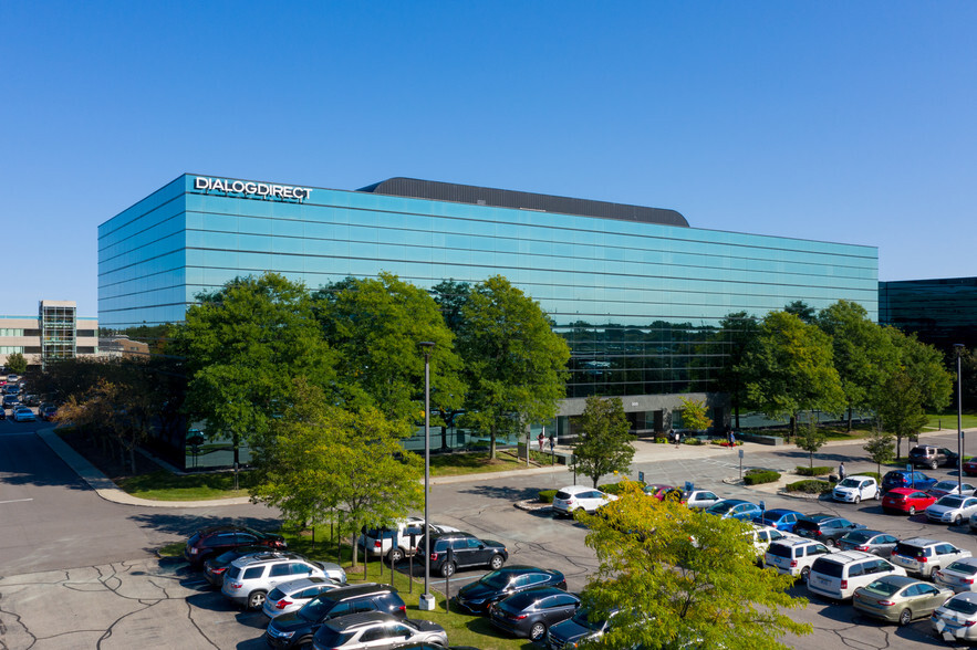 300 E Big Beaver Rd, Troy, MI à louer - Photo de l’immeuble – Image 1 sur 14
