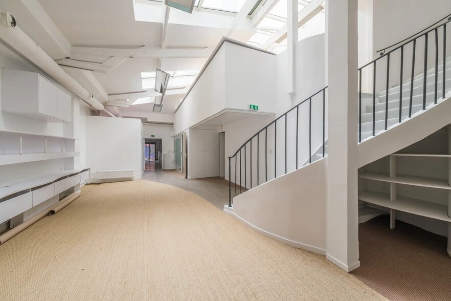 9 Rue Pierre Dupont, Paris à louer - Photo intérieure – Image 2 sur 9