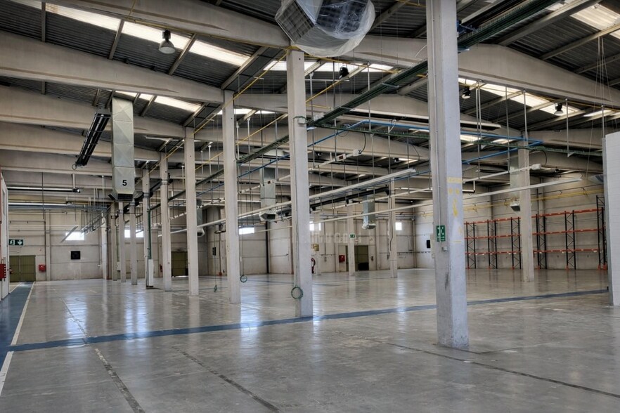 Industriel/Logistique dans Abrera, Barcelona à louer - Photo de l’immeuble – Image 3 sur 16