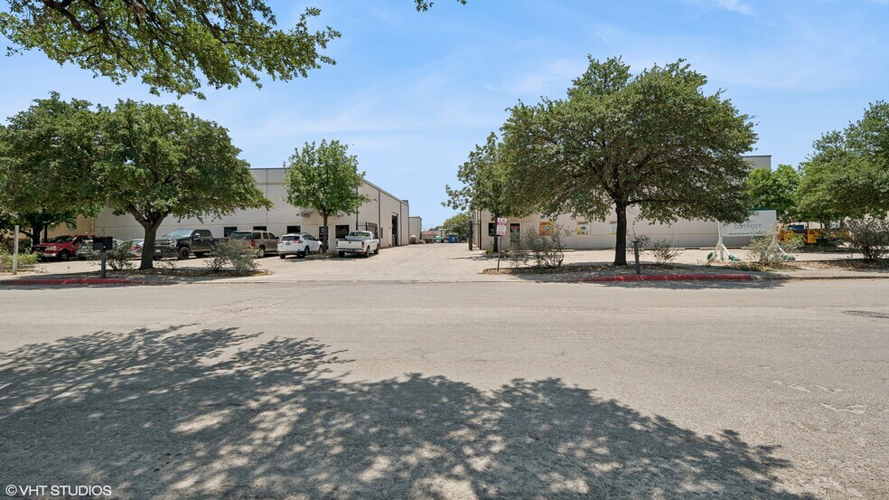 4830 Whirlwind Dr, San Antonio, TX à vendre - Photo de l’immeuble – Image 3 sur 56