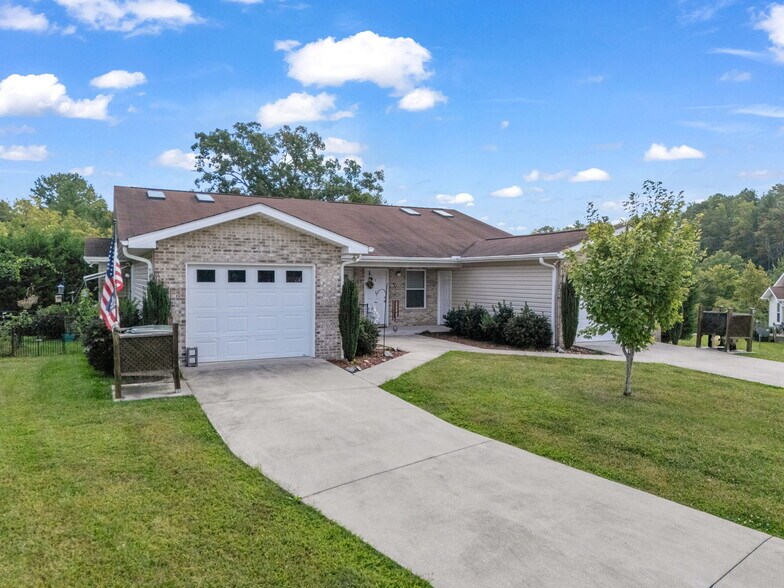 14-64 Cornerstone Way, Hendersonville, NC à vendre - Photo de l’immeuble – Image 2 sur 10