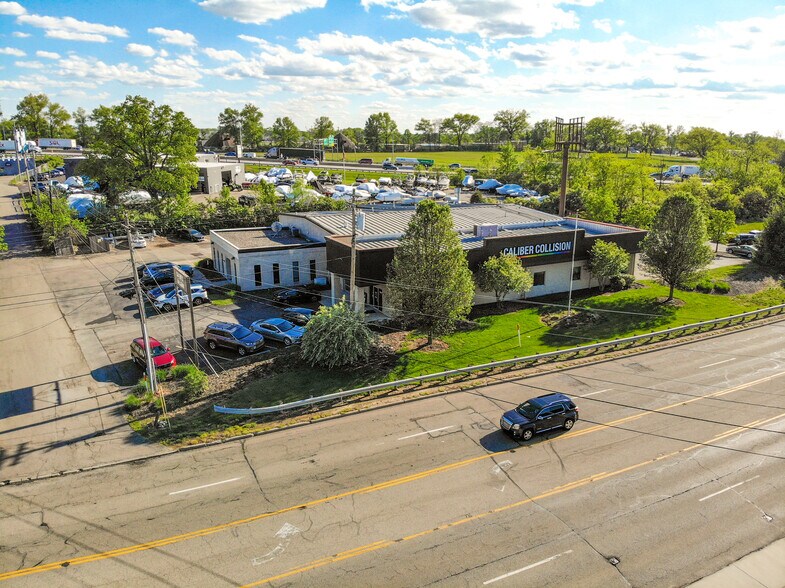 6947 E Kemper Rd, Cincinnati, OH à vendre - Photo de l’immeuble – Image 2 sur 8