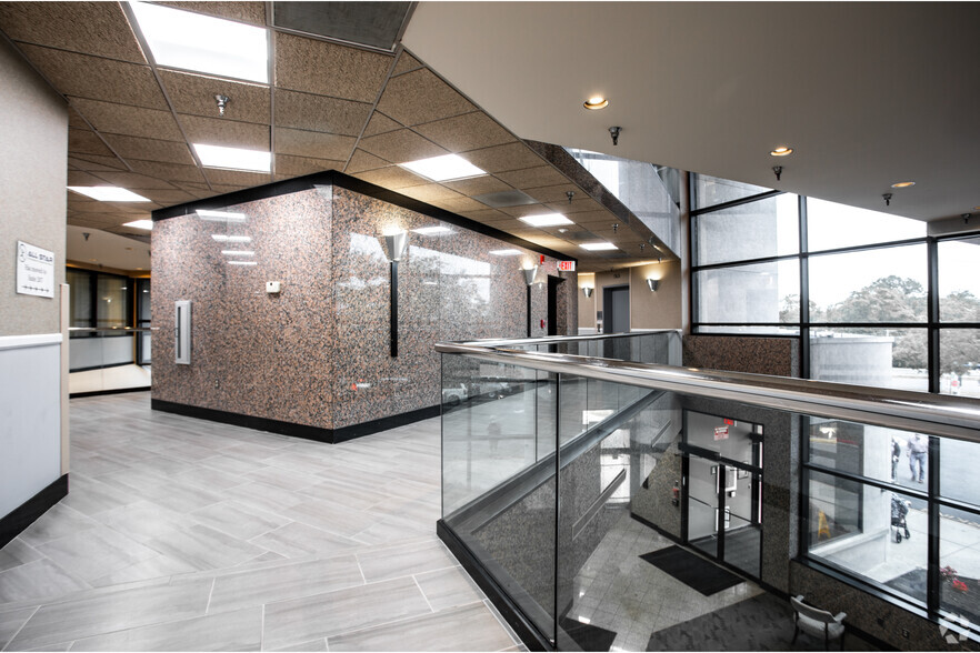 1600 Crain Hwy, Glen Burnie, MD à louer - Hall d’entrée – Image 3 sur 16