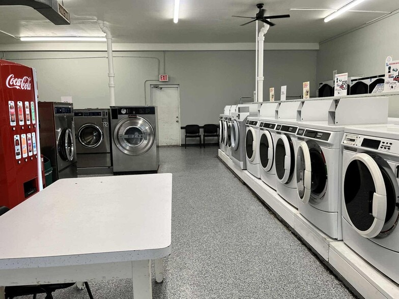 337 Fond du Lac Ave, Fond Du Lac, WI à vendre - Photo intérieure – Image 3 sur 7