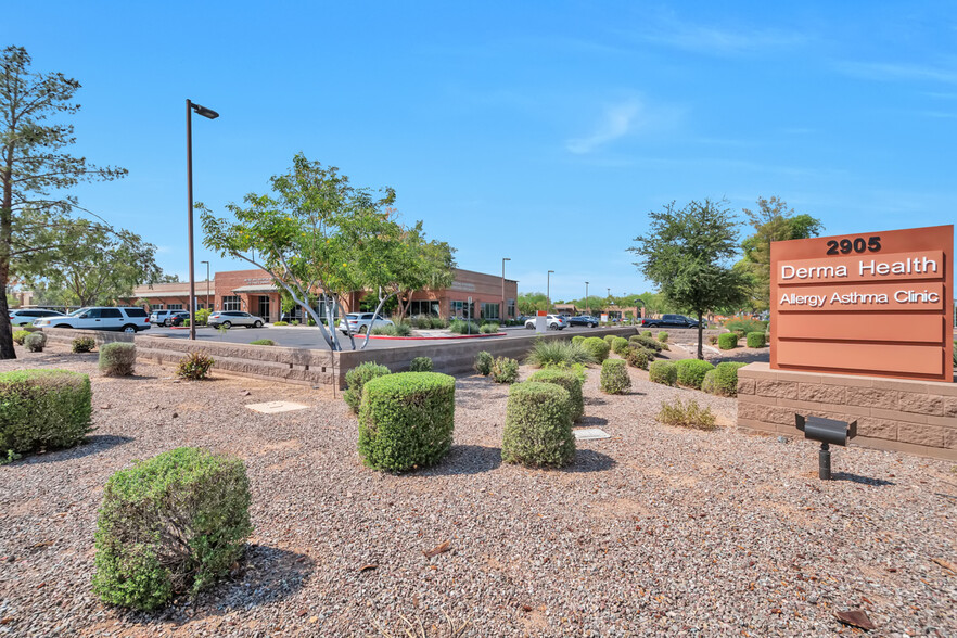 2905 W Warner Rd, Chandler, AZ à louer - Photo de l’immeuble – Image 2 sur 13