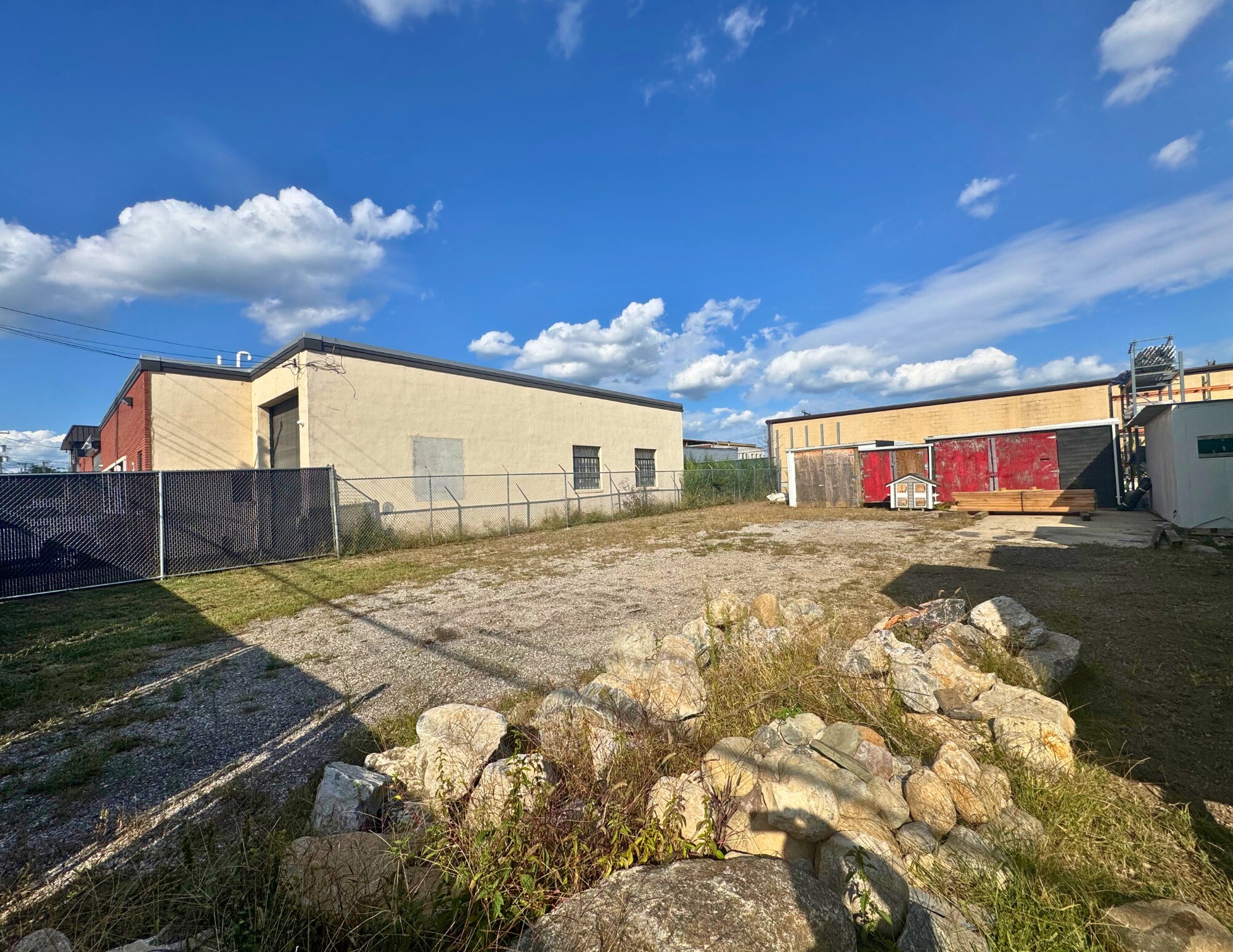 504 Magnolia Avenue Ave, Westbury, NY à louer Photo principale– Image 1 sur 4