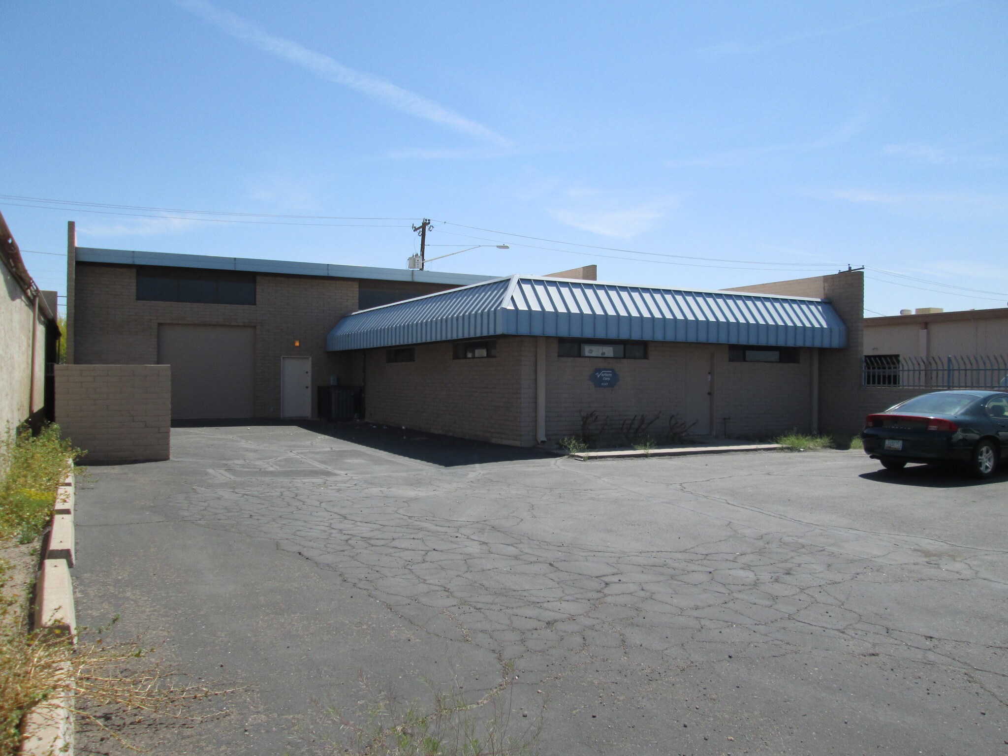 4347 E University Dr, Phoenix, AZ à louer Photo principale– Image 1 sur 3