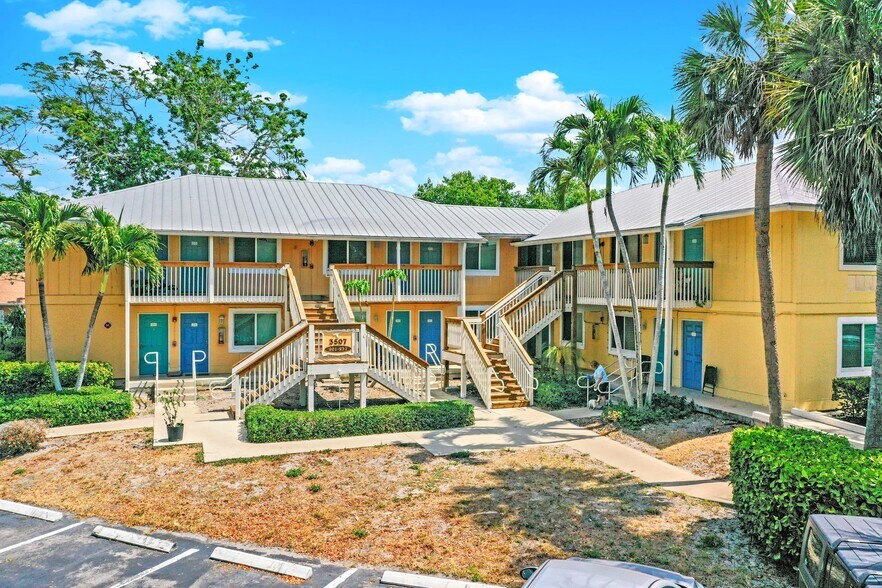 3531 Plantation Way, Naples, FL à vendre - Photo de l’immeuble – Image 2 sur 24