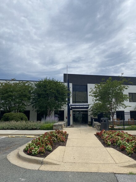 1626 E Jefferson St, Rockville, MD à louer - Photo de l’immeuble – Image 1 sur 3