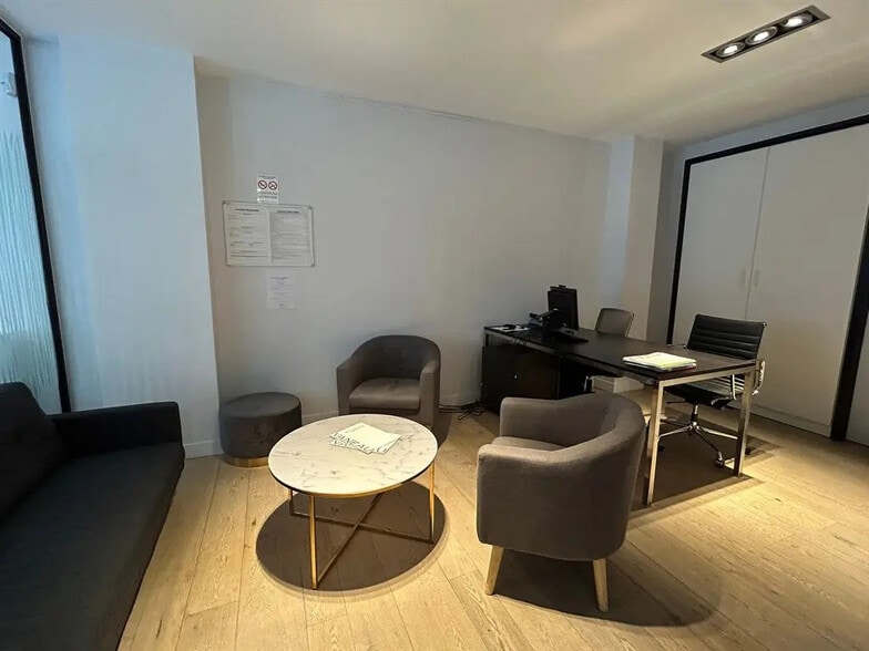 Local commercial dans Paris à louer - Photo de l’immeuble – Image 3 sur 5