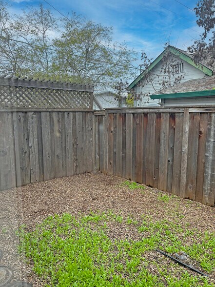 456 South E St, Santa Rosa, CA à louer - Photo de l’immeuble – Image 2 sur 10