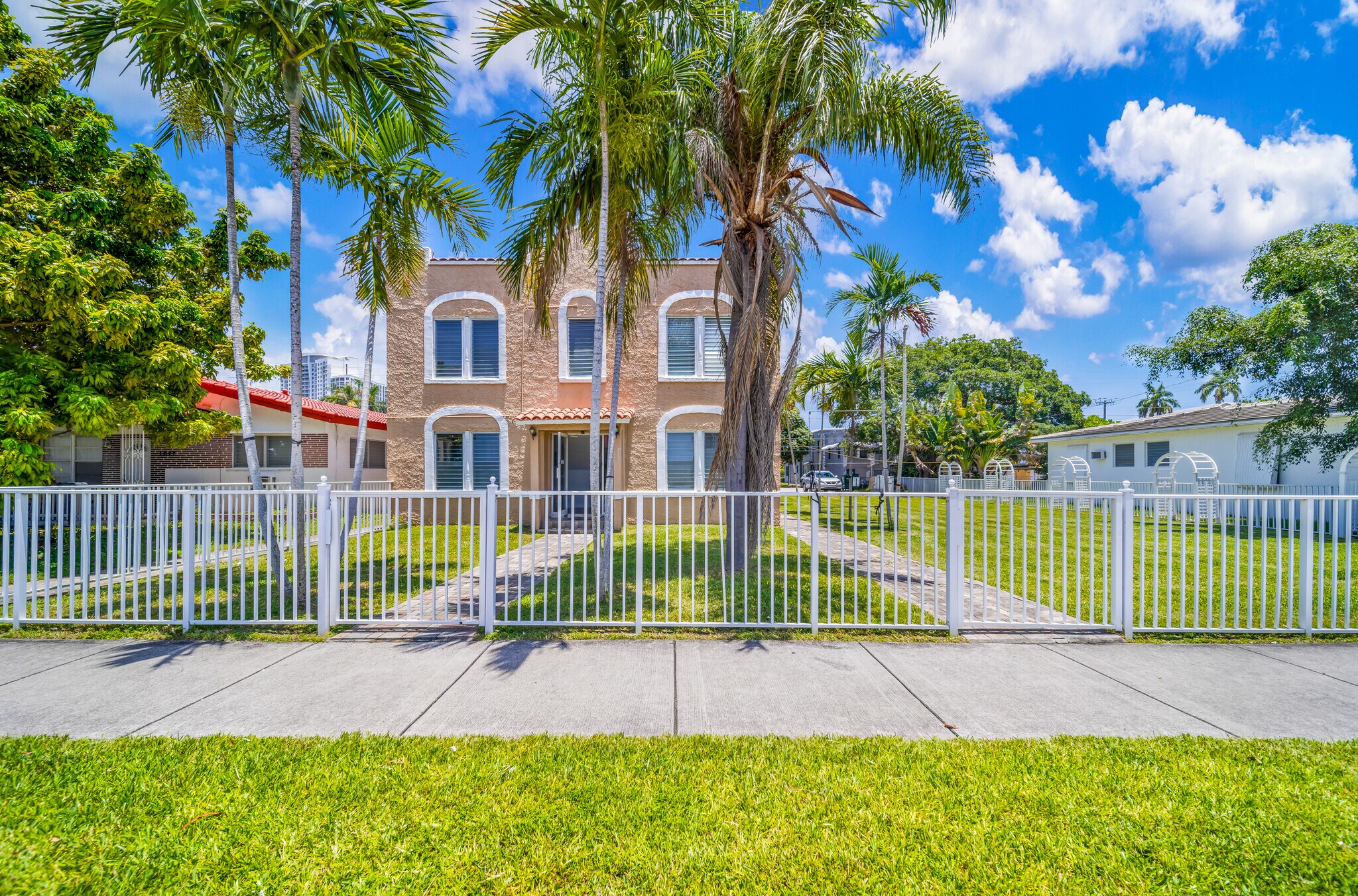 1621 Van Buren St, Hollywood, FL à vendre Photo de l’immeuble– Image 1 sur 32