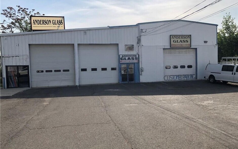 807 Campbell Ave, West Haven, CT à vendre - Photo de l’immeuble – Image 3 sur 9