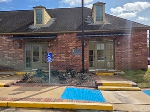 115 Abner Jackson Pky, Lake Jackson, TX à louer Photo de l’immeuble– Image 2 sur 15