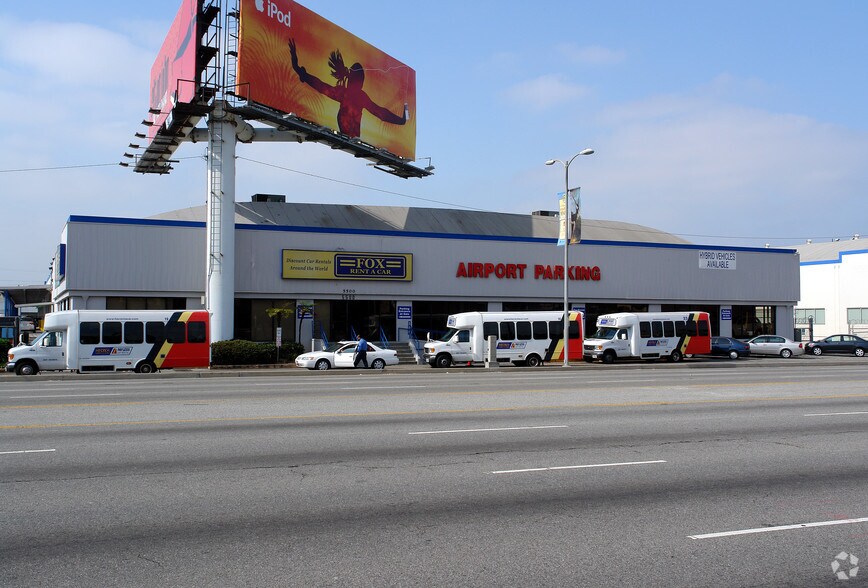 5500 W Century Blvd, Los Angeles, CA à louer - Photo de l’immeuble – Image 3 sur 9