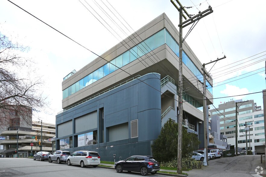 1215 W Broadway, Vancouver, BC à louer - Photo de l’immeuble – Image 2 sur 3