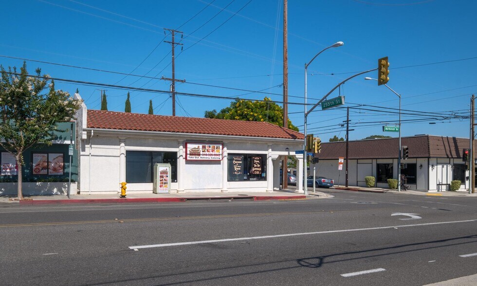 25501 Narbonne Ave, Lomita, CA à vendre - Photo de l’immeuble – Image 2 sur 28