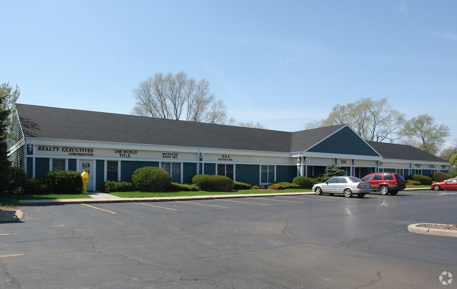 7115 Virginia Rd, Crystal Lake, IL à louer - Photo principale – Image 1 sur 3