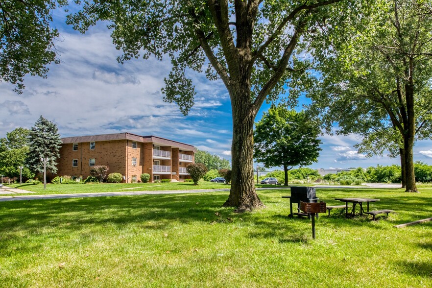 2400 Dixie Dr, Portage, IN à vendre - Photo de l’immeuble – Image 2 sur 13