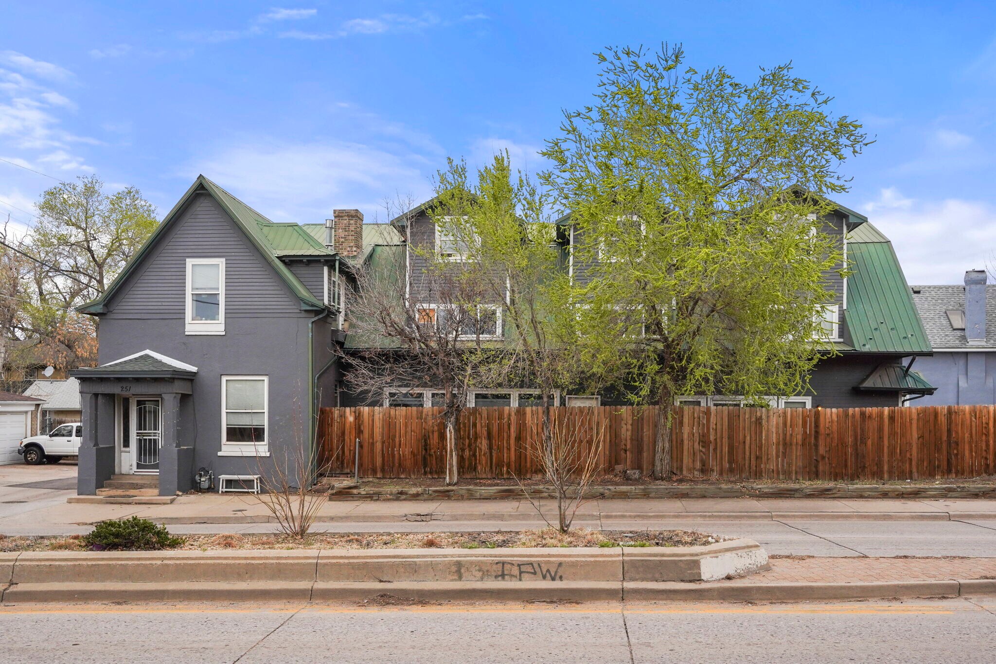 2087 S Grant St, Denver, CO à vendre Photo de l’immeuble– Image 1 sur 28