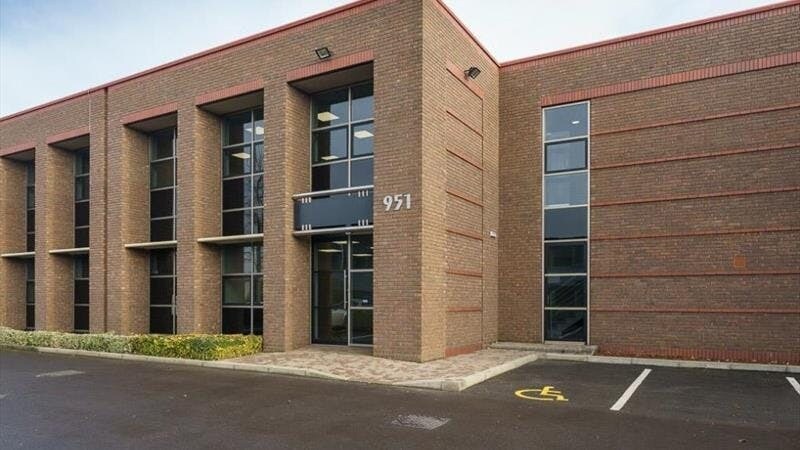 950-955 Yeovil Rd, Slough à louer - Photo de l’immeuble – Image 3 sur 18