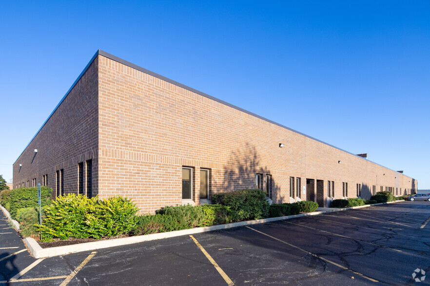 740-750 Pinecrest Dr, Prospect Heights, IL à louer - Photo de l’immeuble – Image 1 sur 6