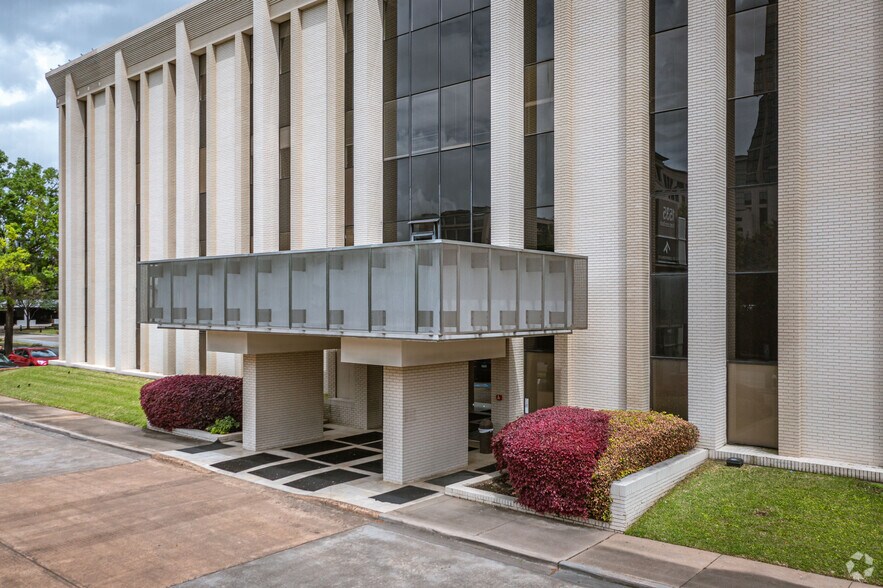 1535 West Loop S, Houston, TX à louer - Photo de l’immeuble – Image 3 sur 4