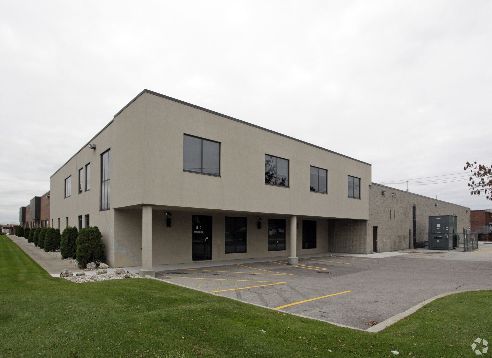 510 Garyray Dr, Toronto, ON à louer Photo principale– Image 1 sur 3