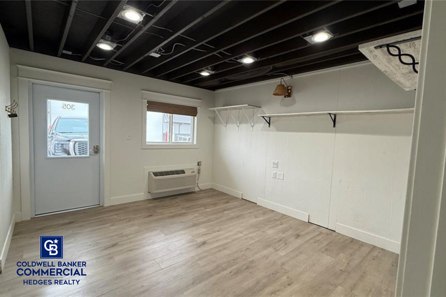 3230 Center Point Rd, Robins, IA à louer - Photo de l’immeuble – Image 3 sur 15