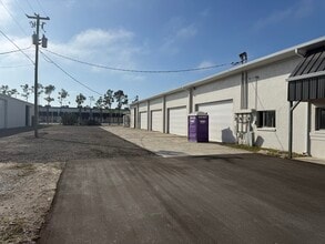 6120 Idlewild St, Fort Myers, FL à louer Photo de l’immeuble– Image 2 sur 7