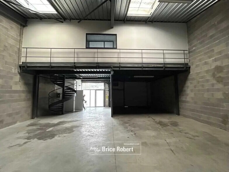 Local d’activités dans Dardilly à louer - Photo de l’immeuble – Image 3 sur 4