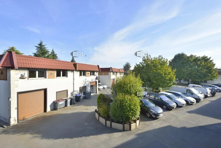 Local d’activités dans Massy à louer - Photo de l’immeuble – Image 1 sur 5