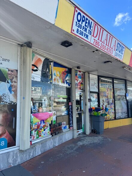 1352-1380 E 4th Ave, Hialeah, FL à louer - Photo de l’immeuble – Image 2 sur 7