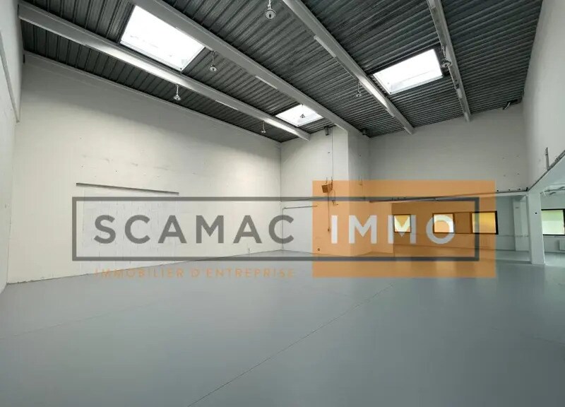 Local d’activités dans Champs-sur-Marne à louer - Photo de l’immeuble – Image 2 sur 9
