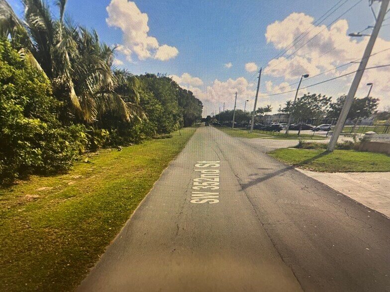 18800 SW 352nd St, Homestead, FL à vendre - Photo de l’immeuble – Image 3 sur 3