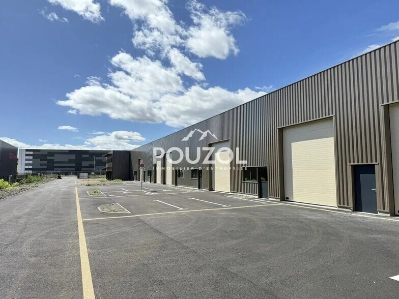 Local d’activités dans La Roche-Blanche à louer - Photo de l’immeuble – Image 3 sur 8