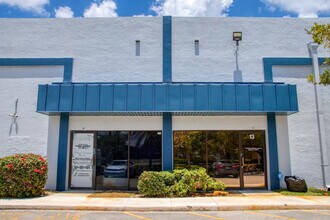 4747 N Nob Hill Rd, Sunrise, FL à louer Photo de l’immeuble– Image 1 sur 4