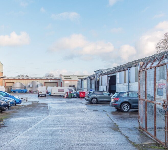 South Marston, South Marston à vendre - Photo de l’immeuble – Image 3 sur 4
