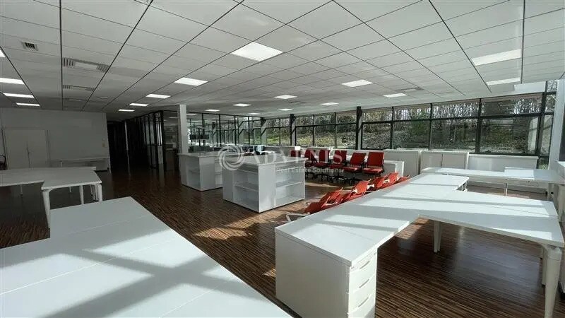 Bureau dans Bussy-Saint-Martin à louer - Photo de l’immeuble – Image 3 sur 12