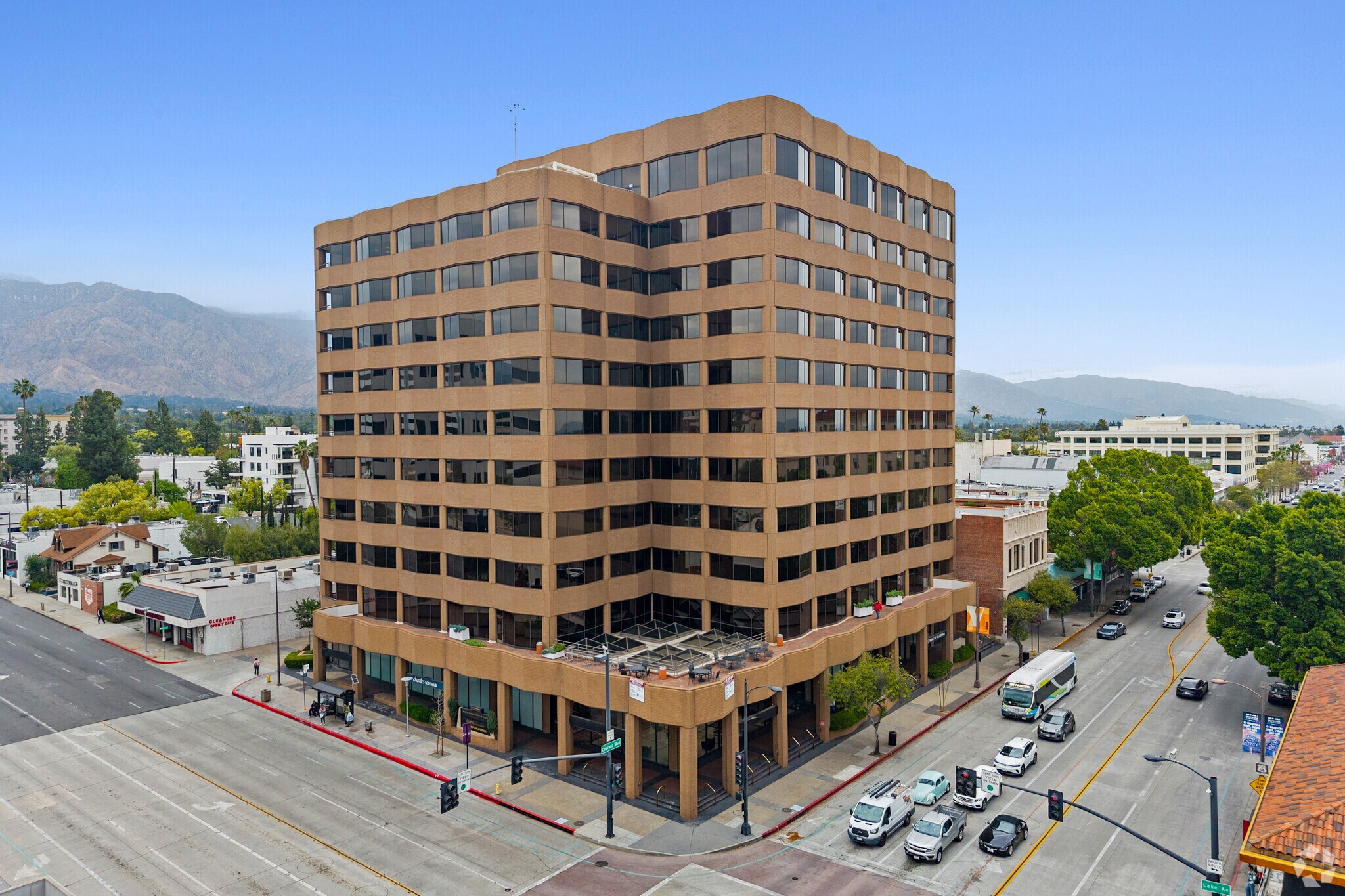 2 N Lake Ave, Pasadena, CA à louer Photo de l’immeuble– Image 1 sur 8