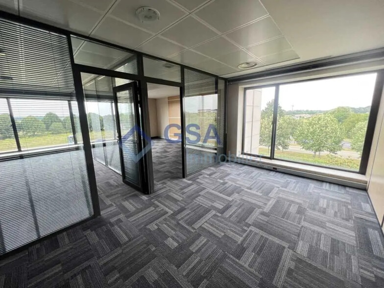 Bureau dans Lieusaint à louer - Photo de l’immeuble – Image 3 sur 6